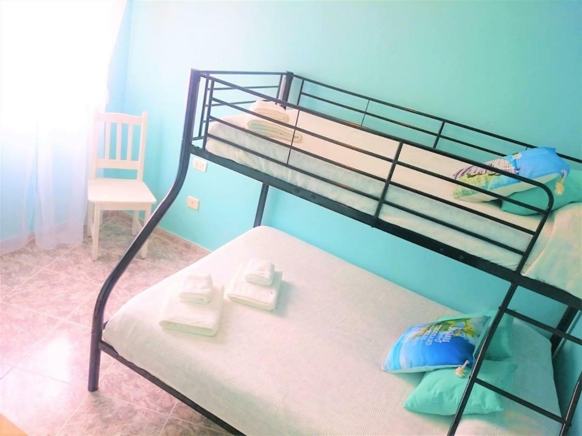 Bright Spacious Apartment, 2 Min Walk From Beach カンデラリア エクステリア 写真