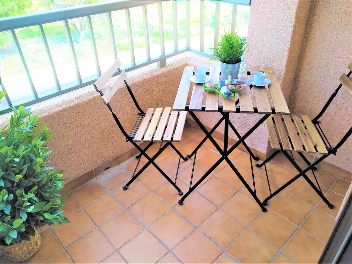 Bright Spacious Apartment, 2 Min Walk From Beach カンデラリア エクステリア 写真